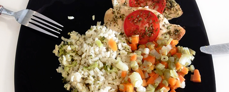 Almoço oferecido na empresa SapientNitro após a realização do programa de educação alimentar e nutricional (composto por frango grelhado, legumes e arroz integral) Almoço oferecido na empresa SapientNitro após a realização do programa de educação alimentar e nutricional (composto por frango grelhado, legumes e arroz integral)