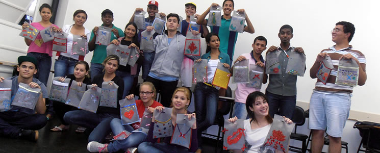 crianças reunidas crianças reunidas