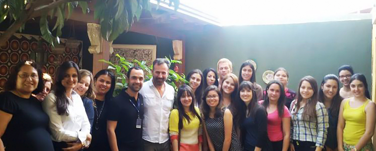Alunos no escritório do arquiteto André Zazeri Alunos no escritório do arquiteto André Zazeri