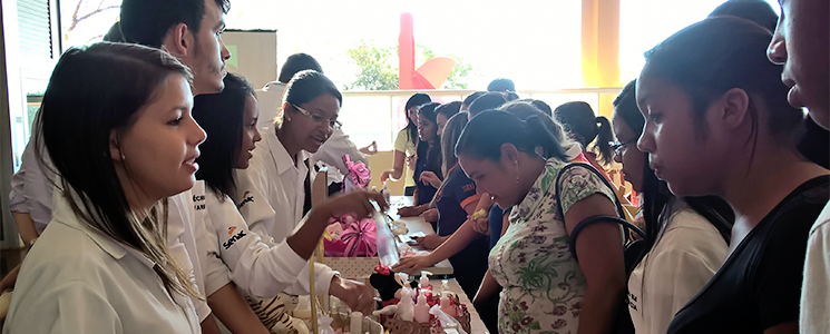 alunos promovem orientação aos visitantes alunos promovem orientação aos visitantes
