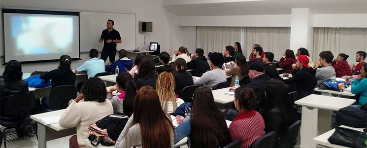 Público assiste palestra sobre influência da internet no mercado gastronômico Público assiste palestra sobre influência da internet no mercado gastronômico