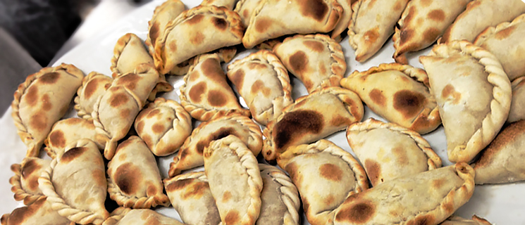 Empanada tucumana com carne bovina foi um dos pratos elaborados na ocasião Empanada tucumana com carne bovina foi um dos pratos elaborados na ocasião