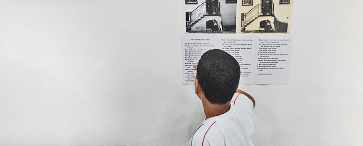 estudante faz leitura em Braile estudante faz leitura em Braile