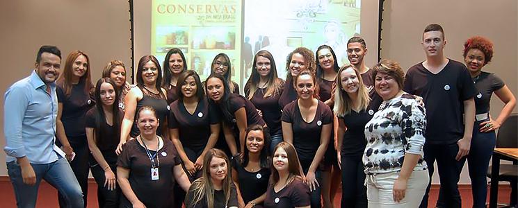 pessoas reunidas em evento pessoas reunidas em evento