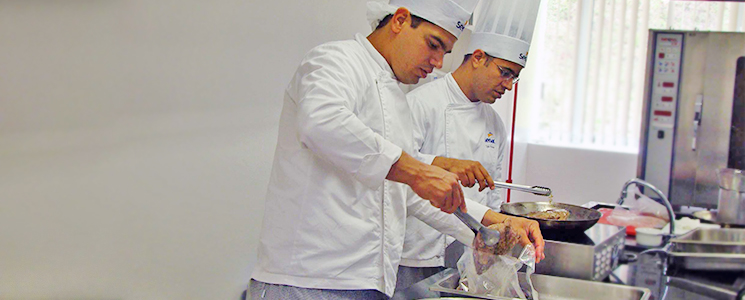 _745x300 Alunos testam alimentos embalados a vácuo _745x300 Alunos testam alimentos embalados a vácuo