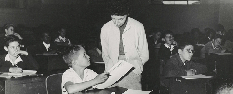 Alunos em dia de prova na Escola Senac Brasílio Machado Neto, em São Paulo, nos anos 1950. Foto em preto e branco Alunos em dia de prova na Escola Senac Brasílio Machado Neto, em São Paulo, nos anos 1950. Foto em preto e branco