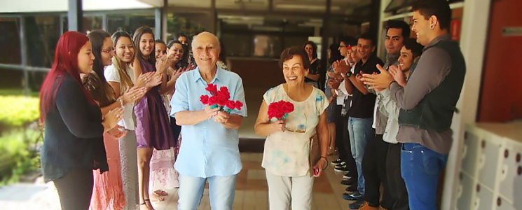 historiadora Thereza Maia e seu esposo Tom Maia em homenagem feita pelos alunos historiadora Thereza Maia e seu esposo Tom Maia em homenagem feita pelos alunos