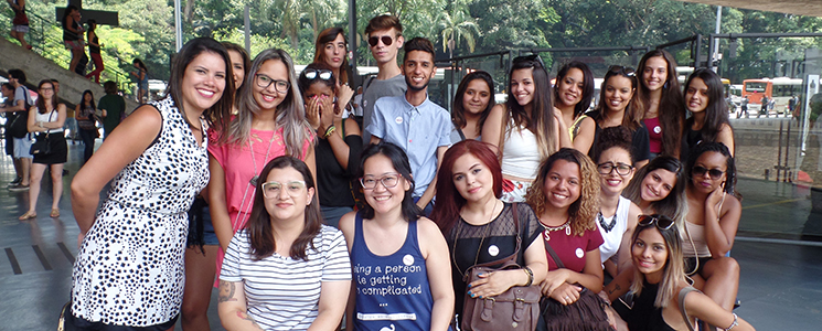 Turma de alunos reunida Turma de alunos reunida