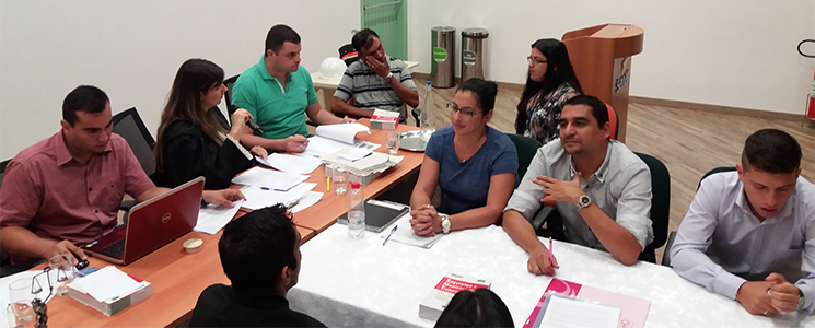 Alunos encenam julgamento de acidente de trabalho Alunos encenam julgamento de acidente de trabalho