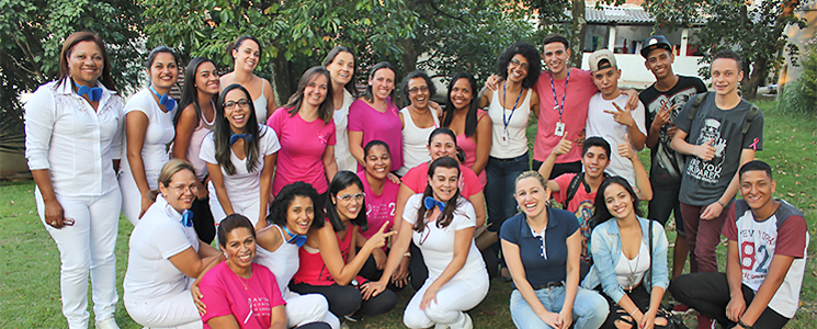 Alunos durante atividade Alunos durante atividade