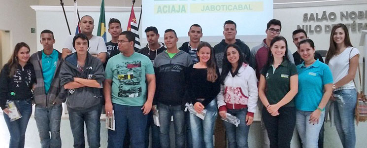 Alunos reunidos durante visita Alunos reunidos durante visita