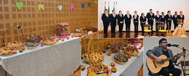 Em sentido horário: estudantes enfileirados no palco da unidade, apresentação de cantor e radialista, detalhes das comidas típicas dispostas na mesa, apresentação geral da mesa decorada com comidas típicas, chapéus de palha e bandeirinhas. Em sentido horário: estudantes enfileirados no palco da unidade, apresentação de cantor e radialista, detalhes das comidas típicas dispostas na mesa, apresentação geral da mesa decorada com comidas típicas, chapéus de palha e bandeirinhas.