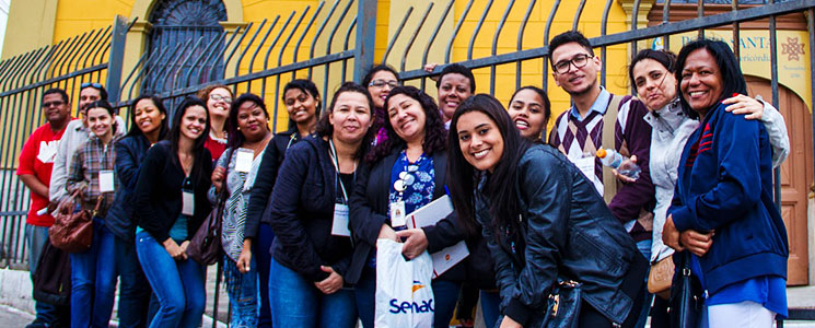 Alunos do Senac Largo Treze na entrada do evento. Alunos do Senac Largo Treze na entrada do evento.