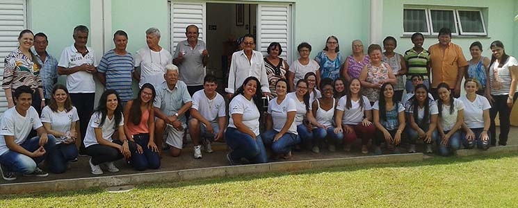 Alunos reunidos na Vila Dignidade Alunos reunidos na Vila Dignidade