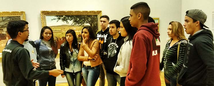 Alunos na Pinacoteca Alunos na Pinacoteca