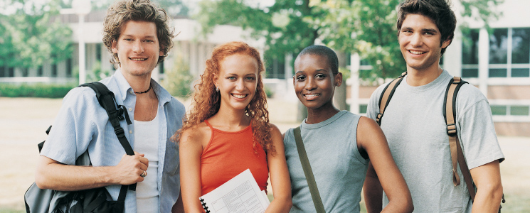 Quatro jovens estudantes Quatro jovens estudantes