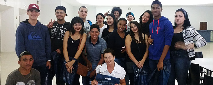 Alunos do programa visitam TV Gazeta Alunos do programa visitam TV Gazeta