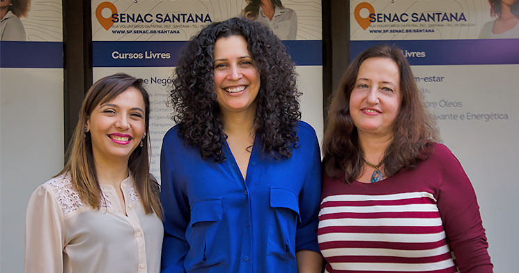 Ex-alunas do curso Técnico em Design de Interiores do Senac Santana, Priscila Canova San Martin, Fabiana Lirio Montandon com a docente Janine Nemeh Nogueira (Foto: Lize Shinagawa) Ex-alunas do curso Técnico em Design de Interiores do Senac Santana, Priscila Canova San Martin, Fabiana Lirio Montandon com a docente Janine Nemeh Nogueira (Foto: Lize Shinagawa)