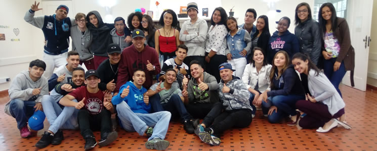 Alunos reunidos Alunos reunidos