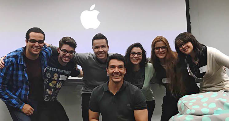 Iintegrantes do time de Apple Campus Representative Iintegrantes do time de Apple Campus Representative