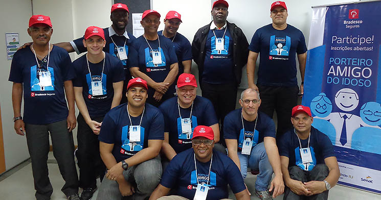 Porteiros reunidos em curso sobre como lidar com idosos Porteiros reunidos em curso sobre como lidar com idosos