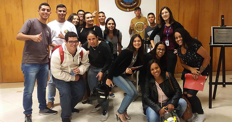 Alunos do Técnico em Logística e Técnico em Comércio Exterior reunidos na Praticagem do Porto de Santos Alunos do Técnico em Logística e Técnico em Comércio Exterior reunidos na Praticagem do Porto de Santos