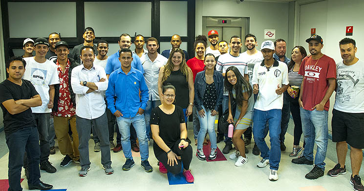 Turma de alunos reunida Turma de alunos reunida