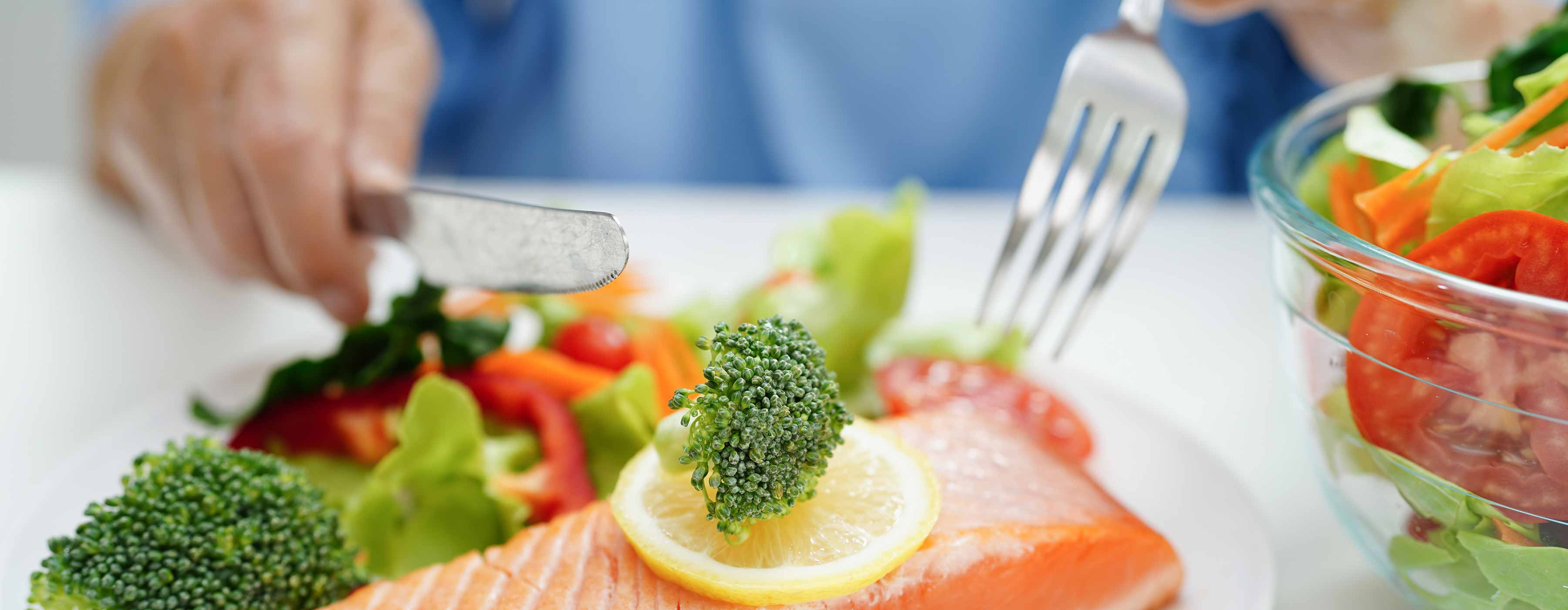 Nutrição em Hospitais - gastronomia como diferencial. Foto de um prato de comida com legumes.