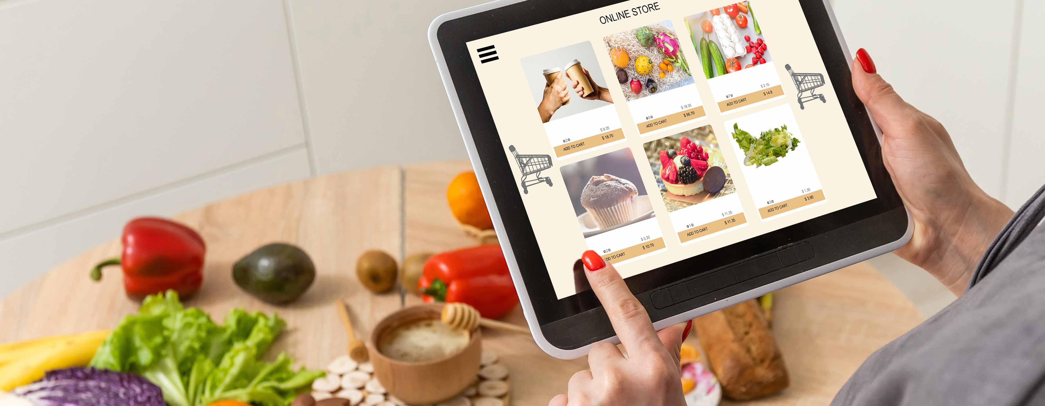 Marketing Aplicado à Nutrição. Foto de uma mesa com legumes e verduras e as mãos de uma pessoa segurando um tablet.