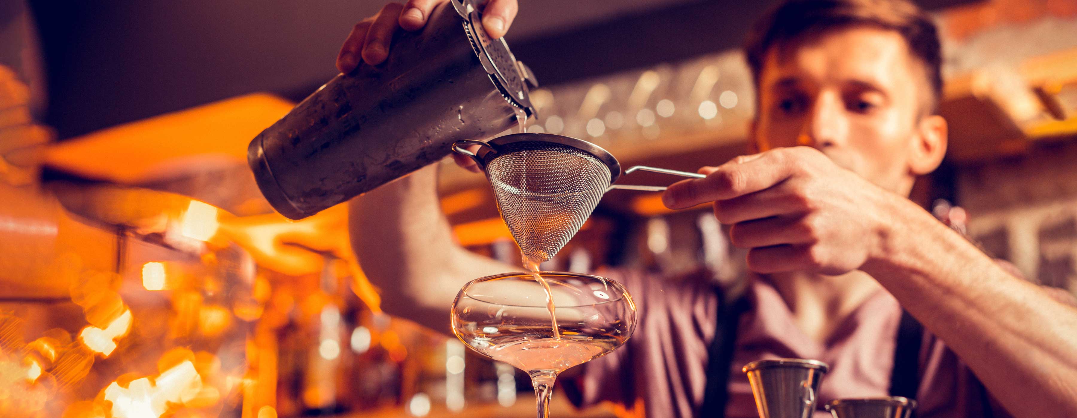 Curso Livre - Formação de Bartender: preparo e serviço de coquetéis - Senac  São Paulo