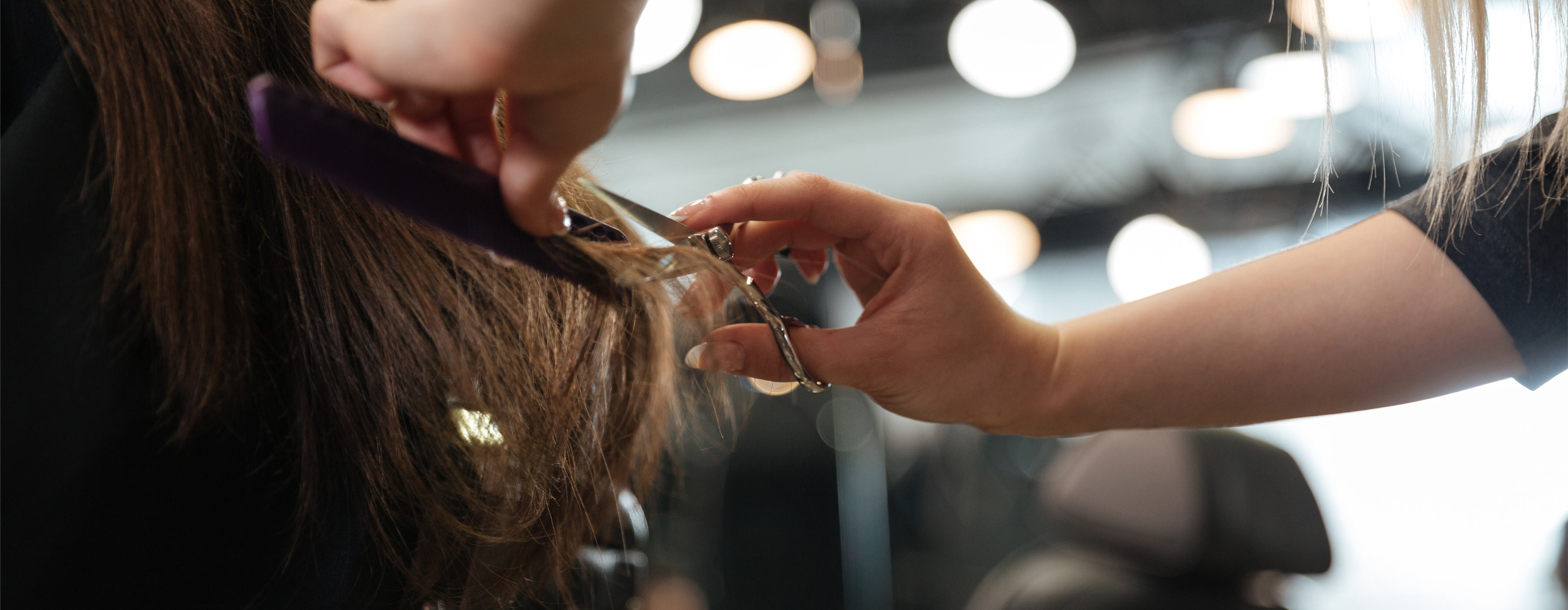 Cortes de cabelo curto feminino estão em alta! em Bauru, SP