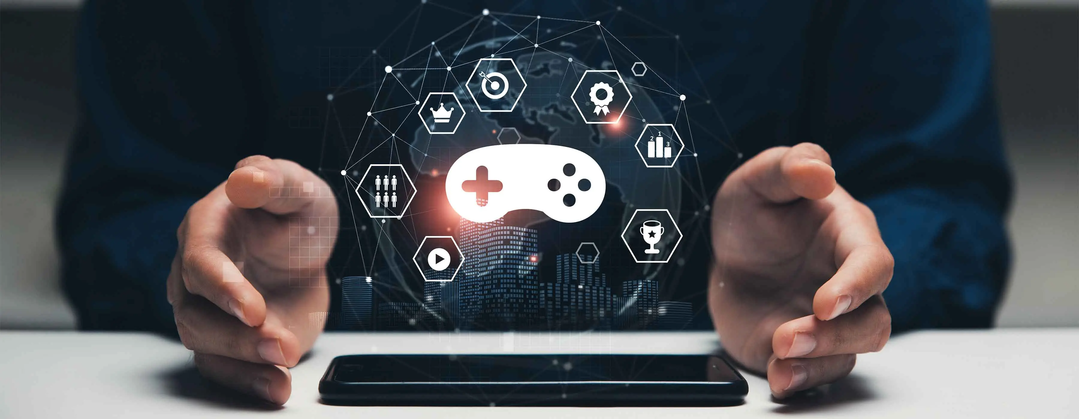 No-Code Games - foto de mãos ao redor de celular com ilustração de controle de video game flutando