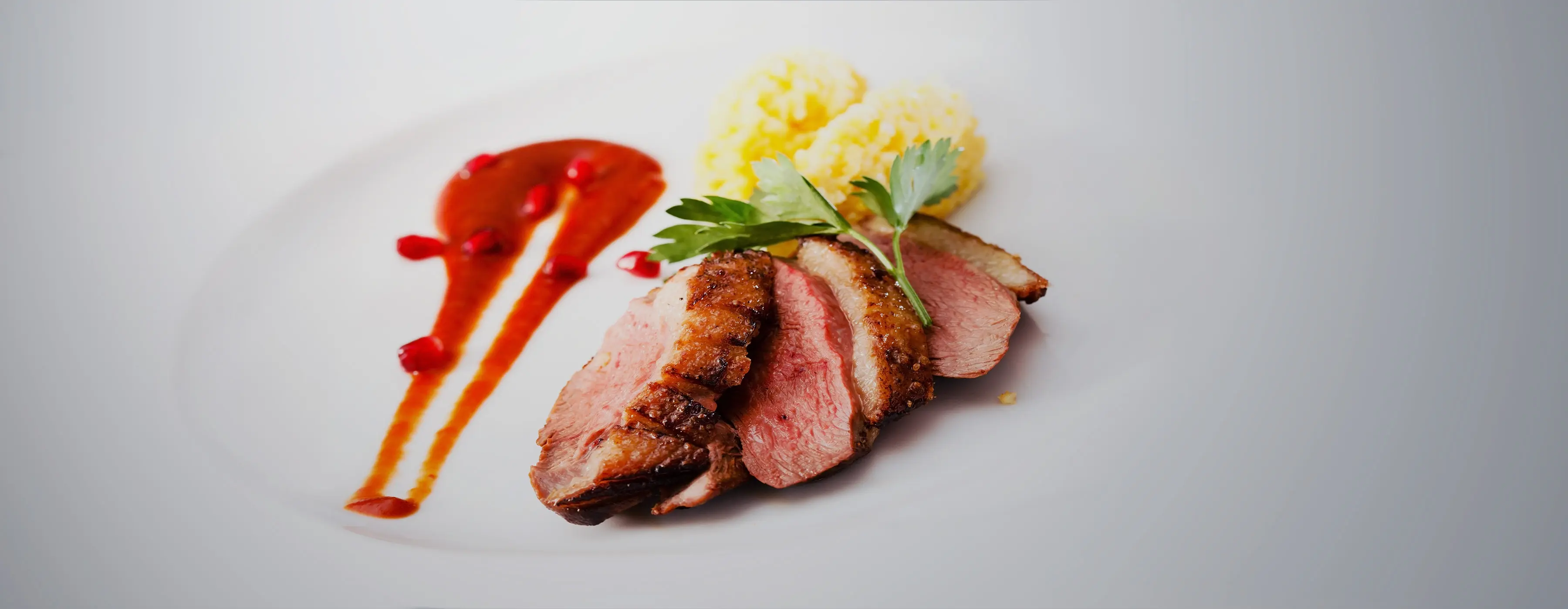 Cardápio Francês - foto em close de um prato gourmet.