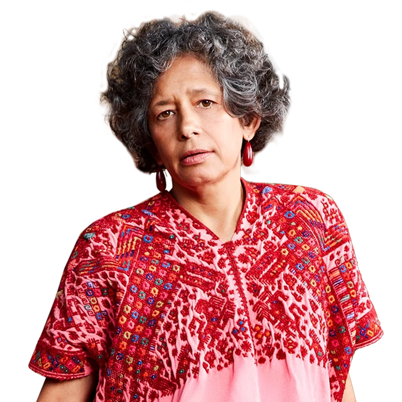 Foto de Elisa Bracher com uma roupa rosa com bordados vermelhos.