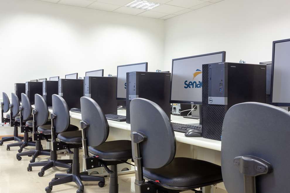 Sala com computadores