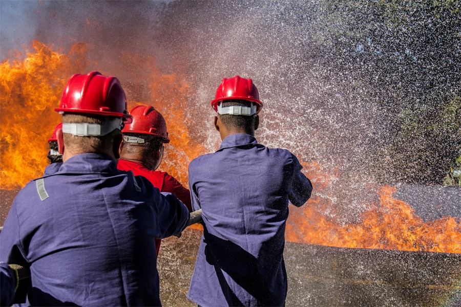 O que faz um bombeiro civil: entenda a atuação | Senac São Paulo | Blog ...