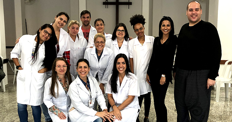 Foto posada dos alunos que fizeram os atendimentos aos idosos que frequentam a Paróquia Nossa Senhora da Salette Foto posada dos alunos que fizeram os atendimentos aos idosos que frequentam a Paróquia Nossa Senhora da Salette